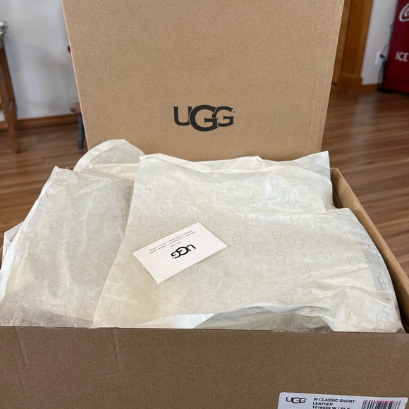 UGG Classic Short Black Leather Boots size 9 - Picture 9 of 9